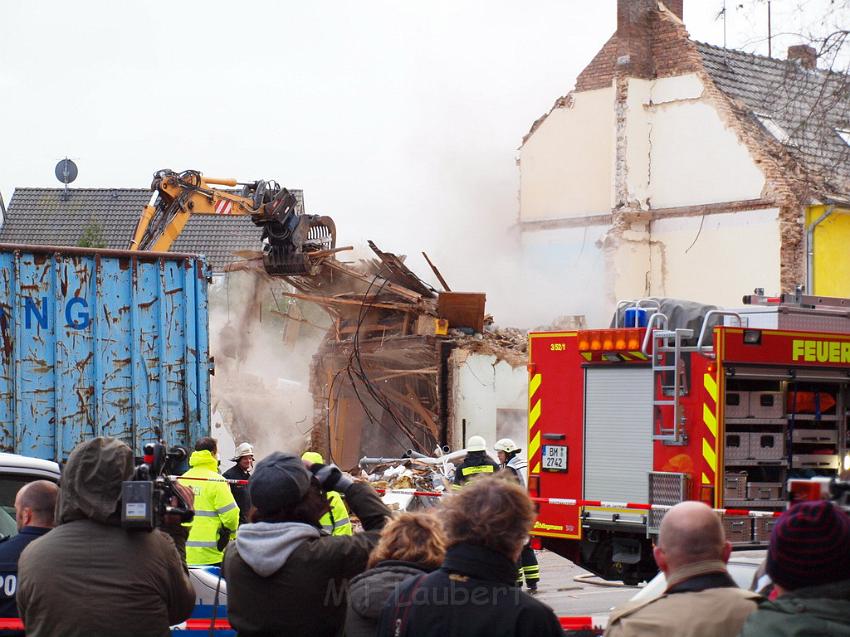 Hausexplosion Bruehl bei Koeln Pingsdorferstr P554.JPG